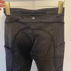 LULULEMON LEGGING SIZE 4 GREY WITH CONTOUR